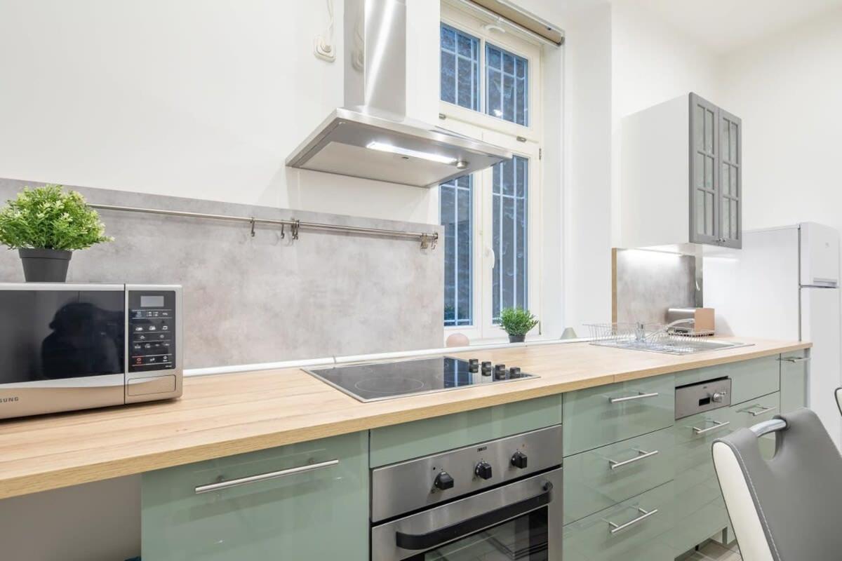 Full Comfort, 4 Bedrooms In The Heart Of The * Budapesta