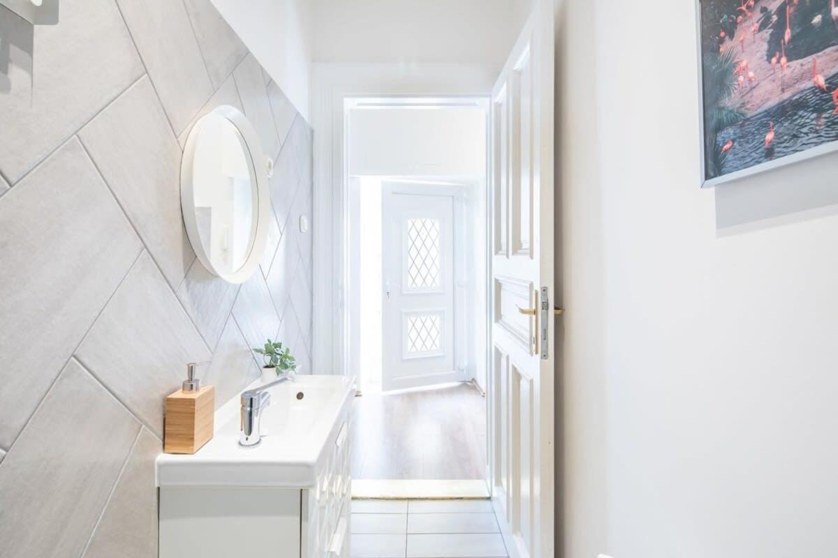 Full Comfort, 4 Bedrooms In The Heart Of The * Budapest
